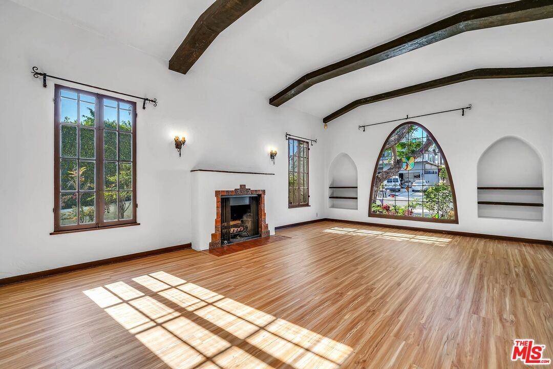 10630 Wellworth Ave - Photo 4 of 17