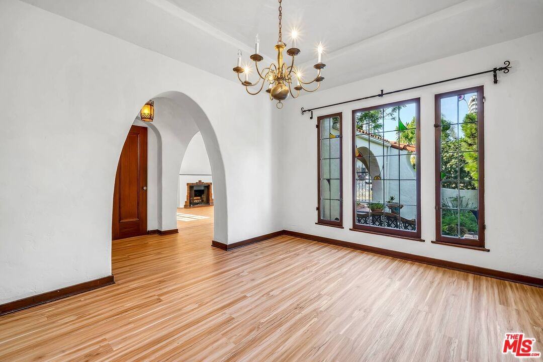 10630 Wellworth Ave - Photo 5 of 17