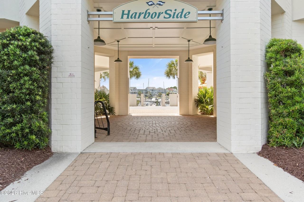 2571 Saint James Dr Se - Photo 3 of 44