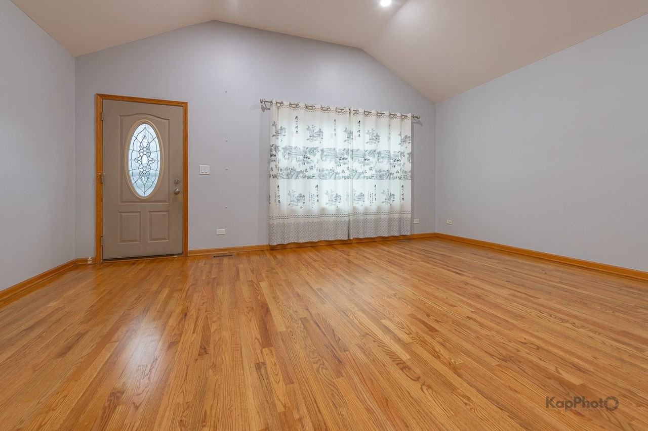 3548 S Artesian Ave - Photo 2 of 43