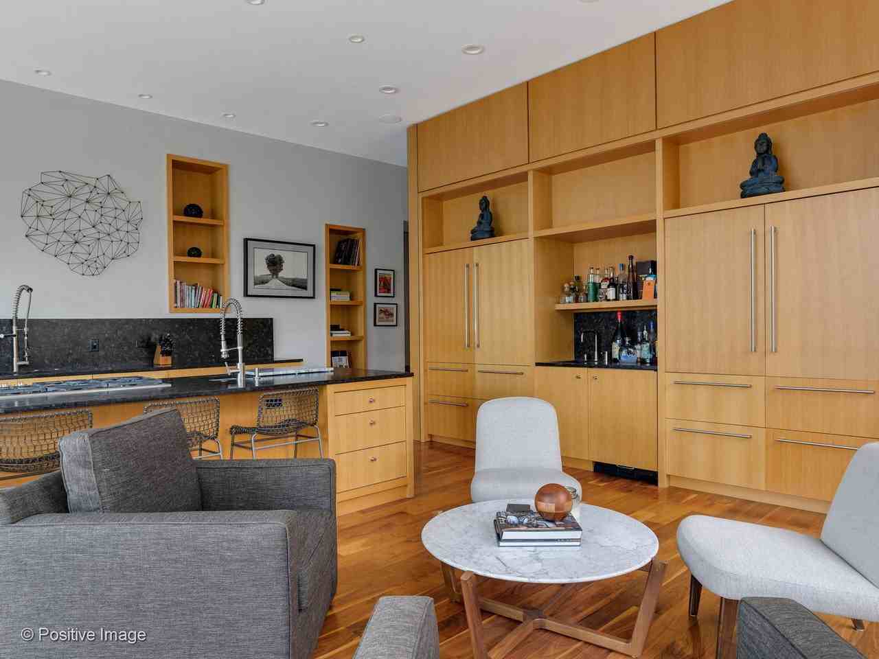 1302 W Erie St - Photo 4 of 28