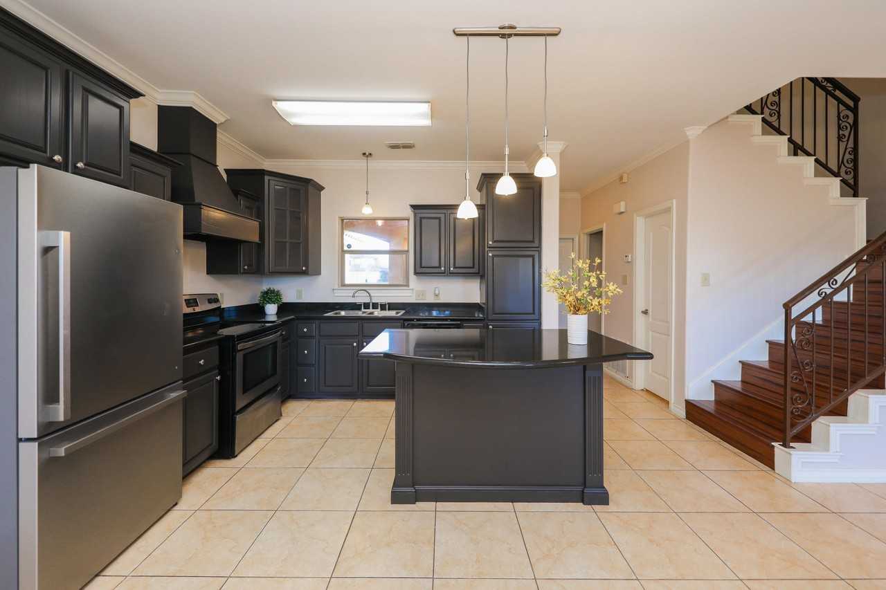 707 Saint James Dr - Photo 5 of 35