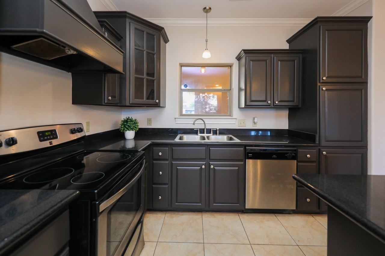 707 Saint James Dr - Photo 7 of 35