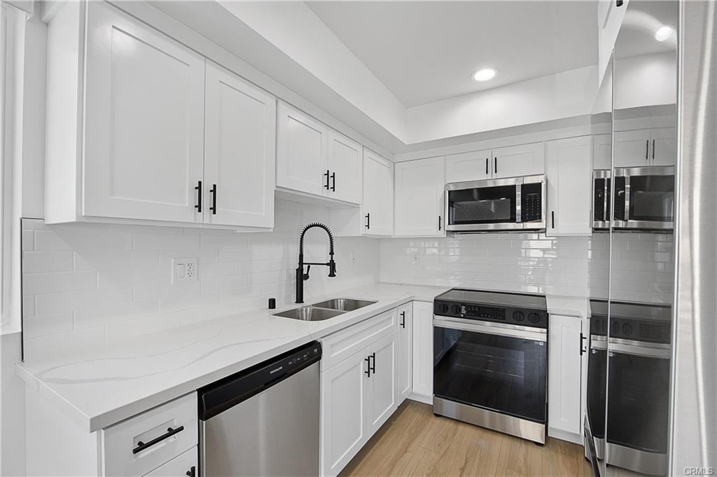 14420 Tiara St - Photo 4 of 17