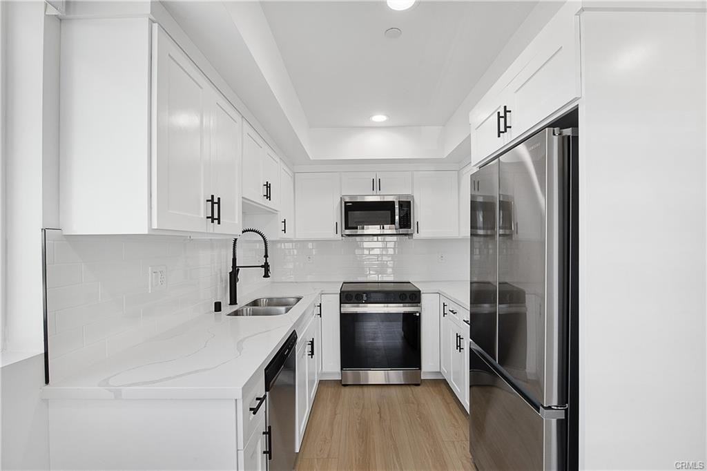 14420 Tiara St - Photo 5 of 17