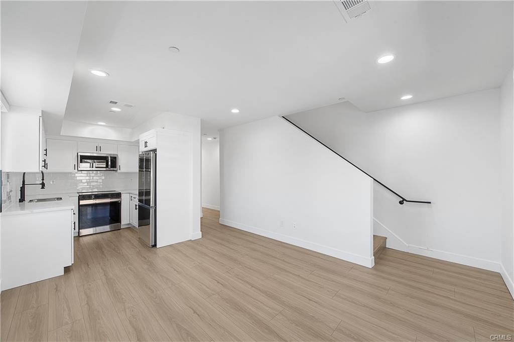 14420 Tiara St - Photo 6 of 17