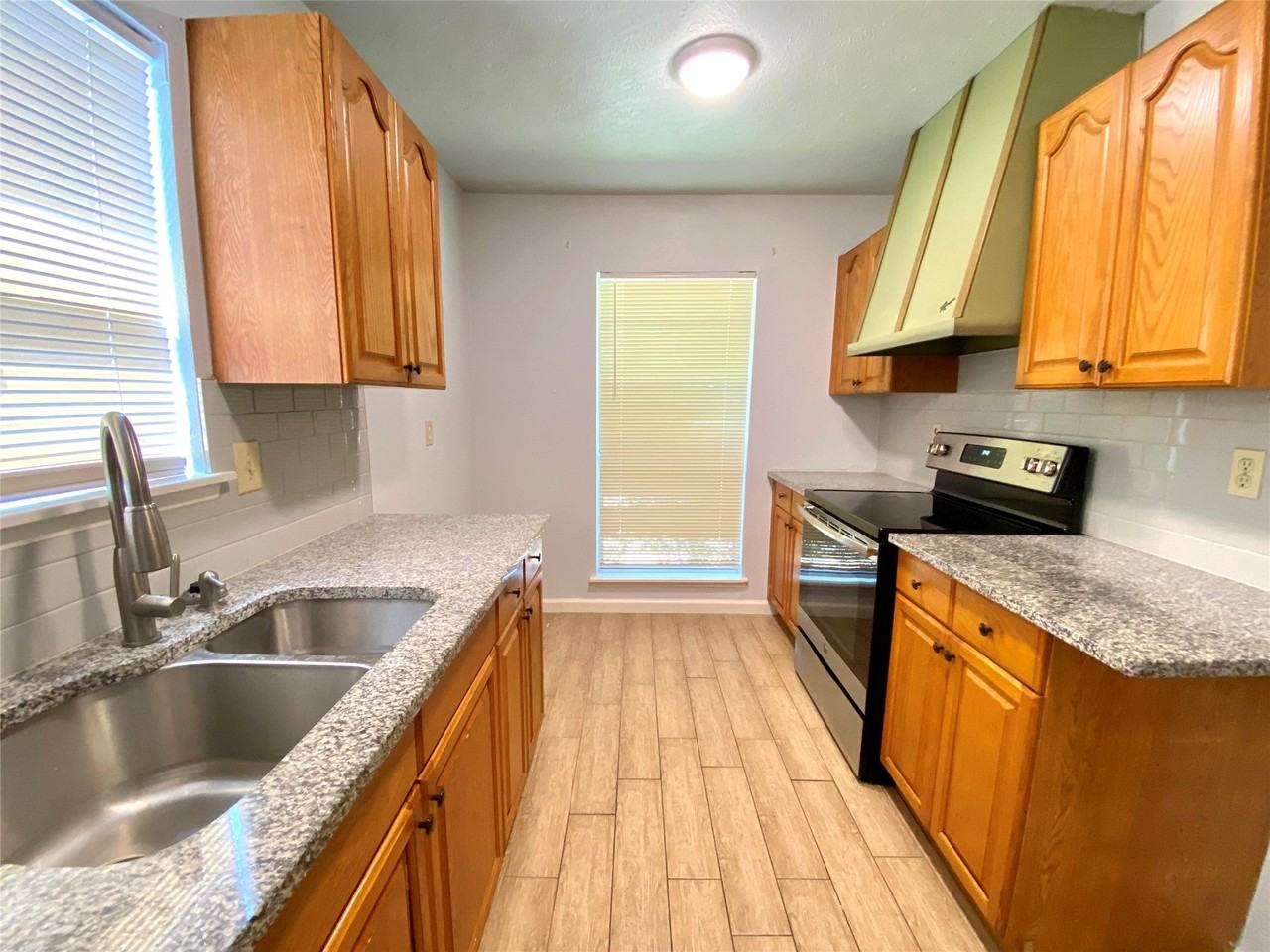 1428 Big Bend Dr - Photo 2 of 40