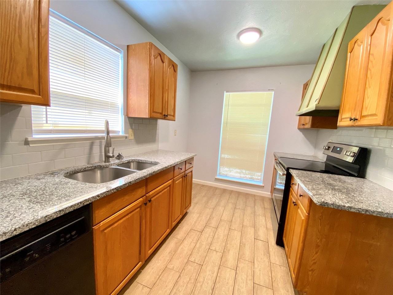 1428 Big Bend Dr - Photo 4 of 40