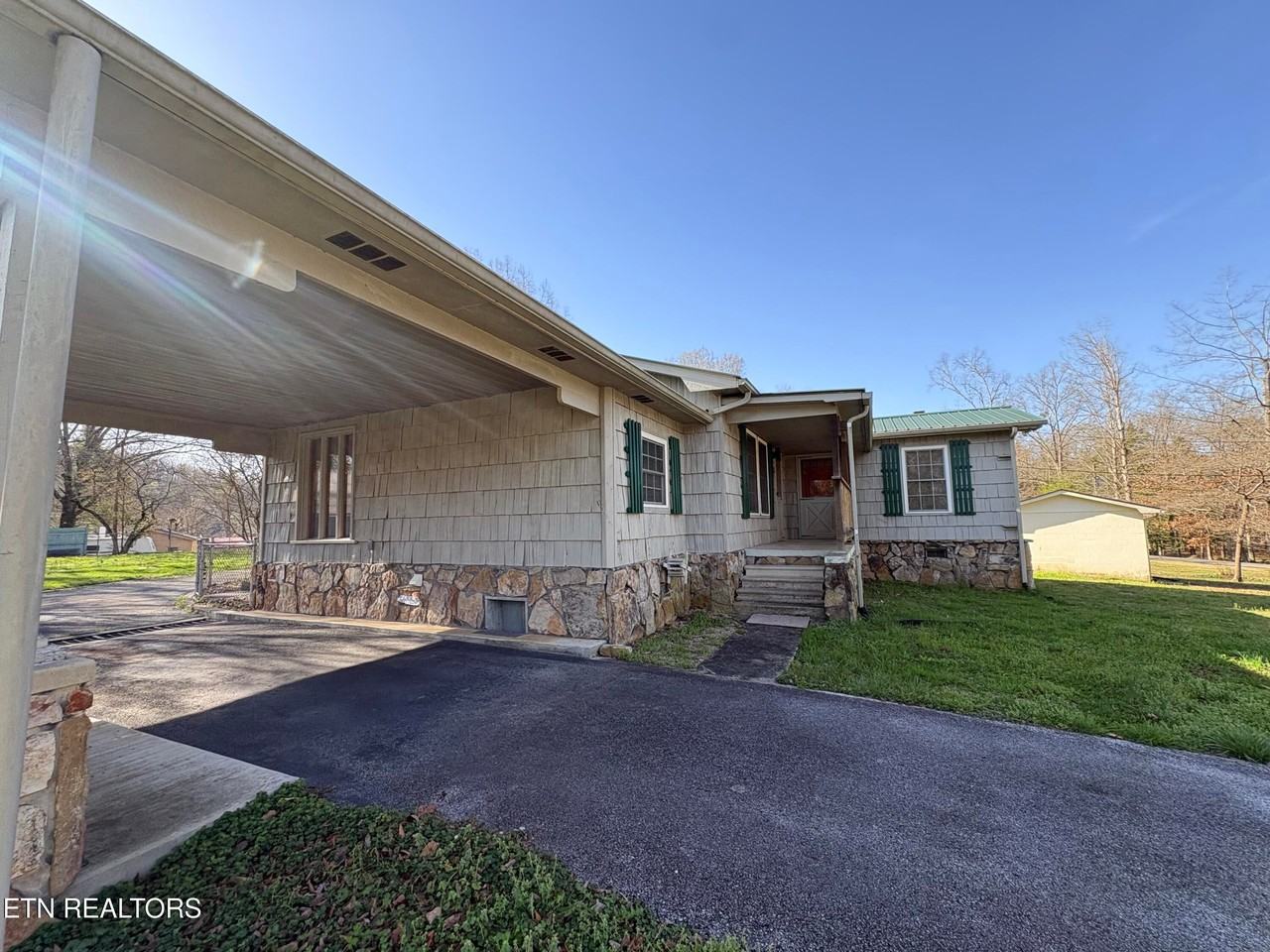 347 Blue Springs Cir - Photo 2 of 20