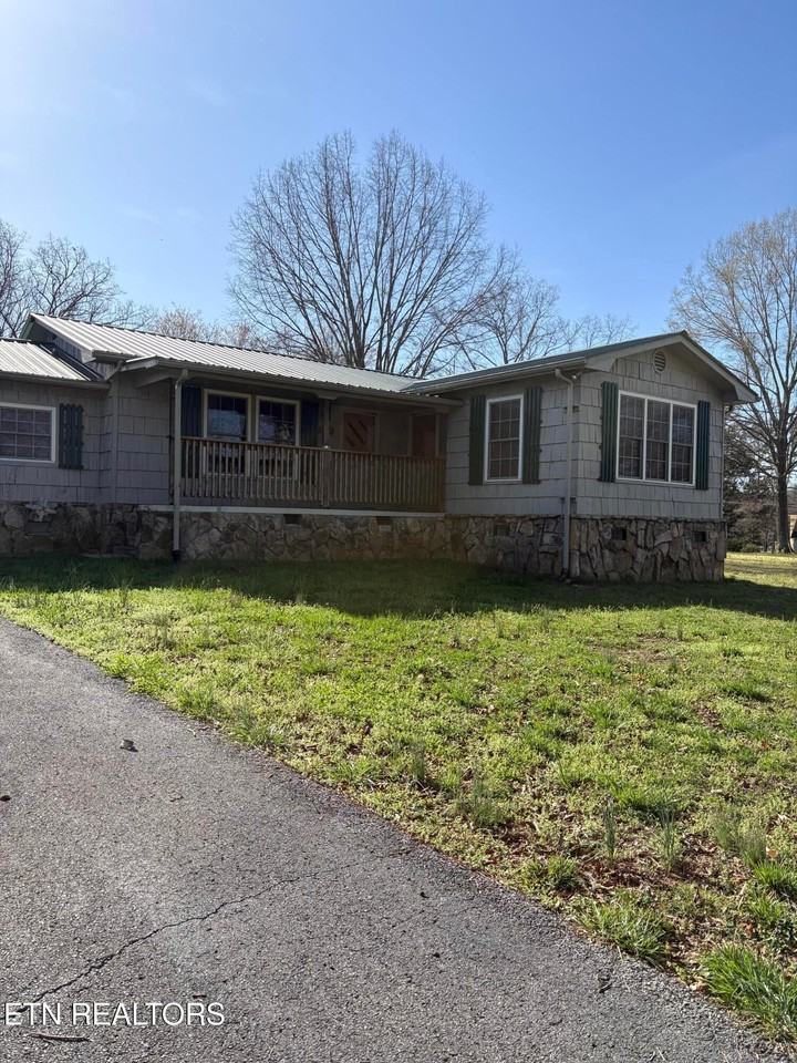 347 Blue Springs Cir - Photo 3 of 20