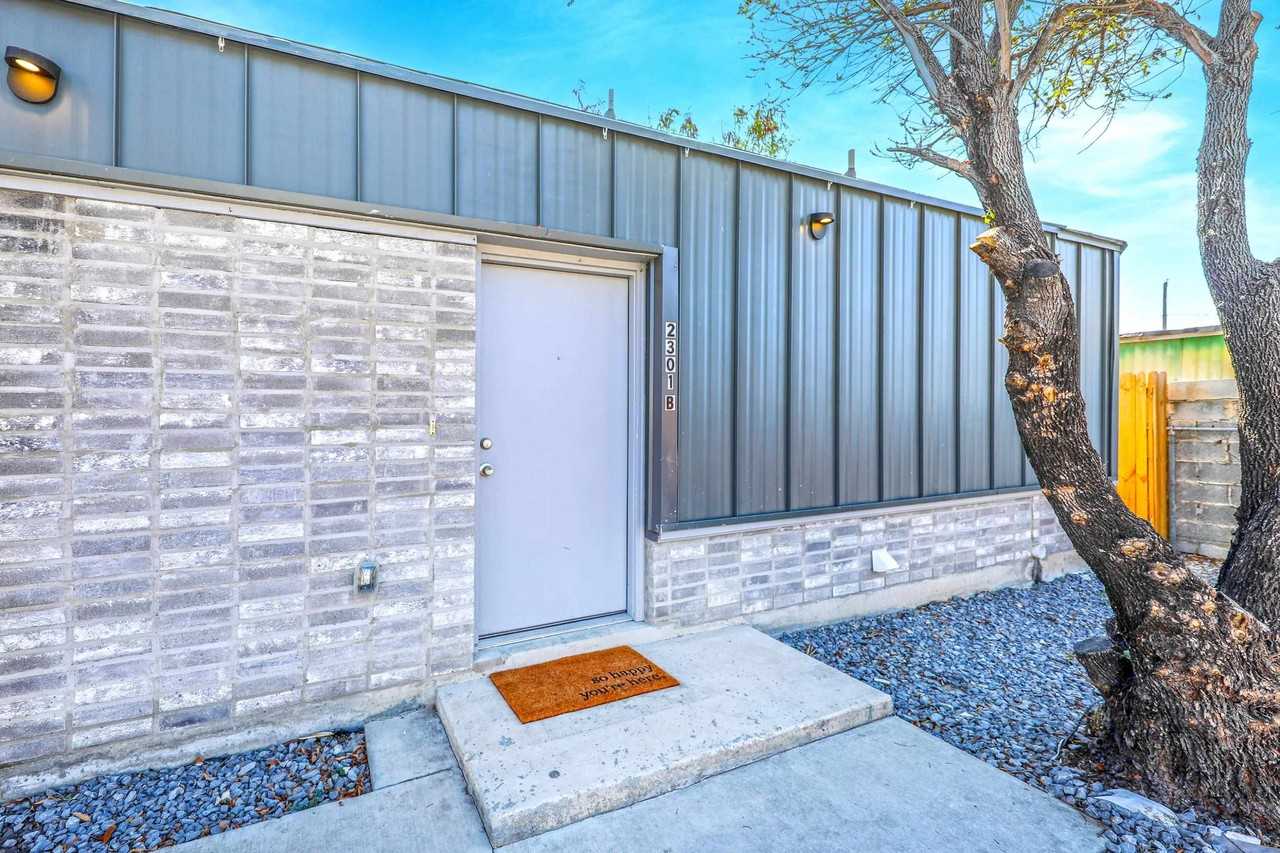 2301 Ligarde St - Photo 7 of 34