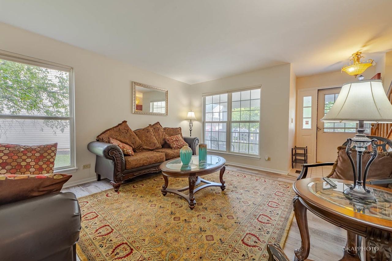 2316 Periwinkle Ct - Photo 4 of 30