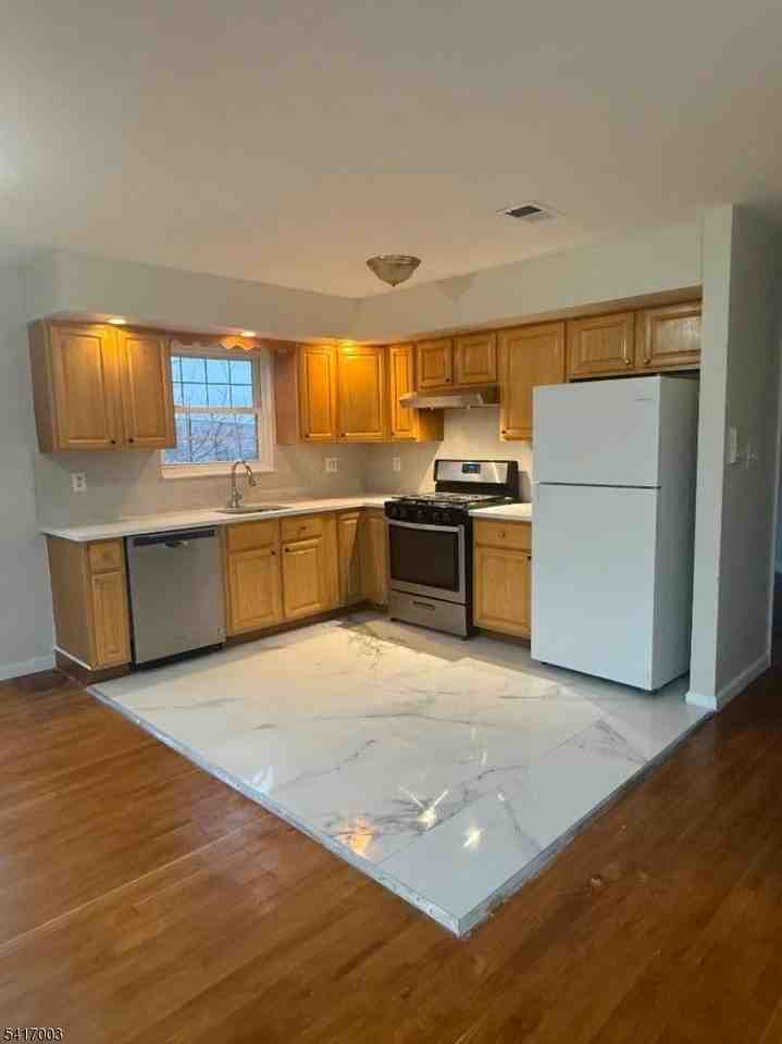 335-345 Broadway (Private Road) 2 - Photo 4 of 21