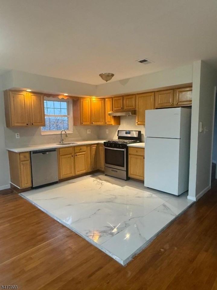 335-345 Broadway (Private Road) 2 - Photo 7 of 21