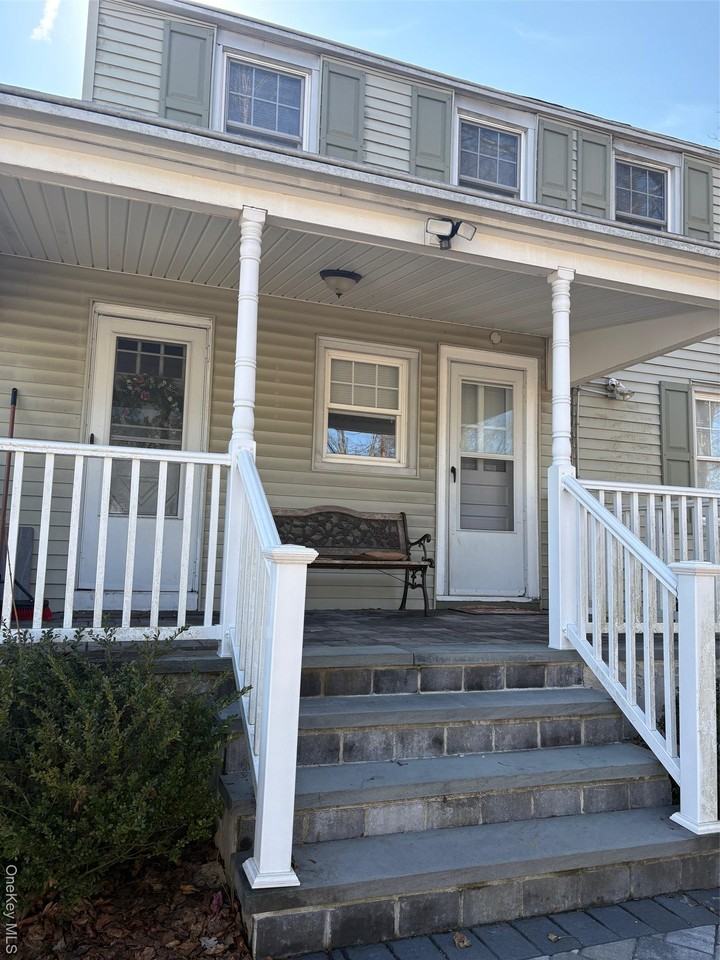 320 Depot Rd - Photo 3 of 16