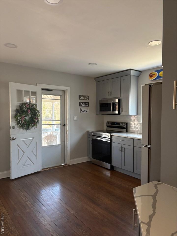 320 Depot Rd - Photo 4 of 16