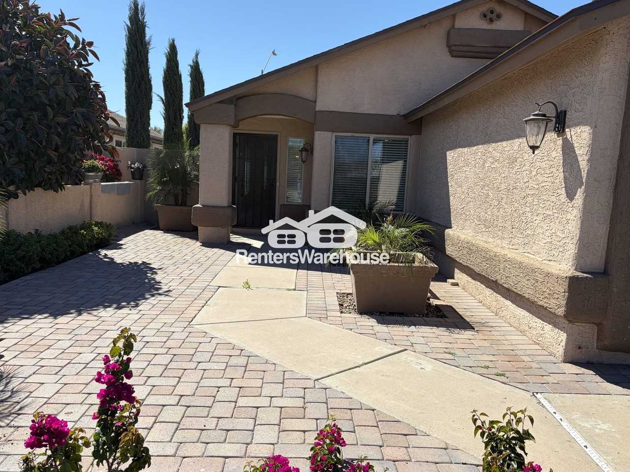 2023 E Paradise Ln - Photo 2 of 29