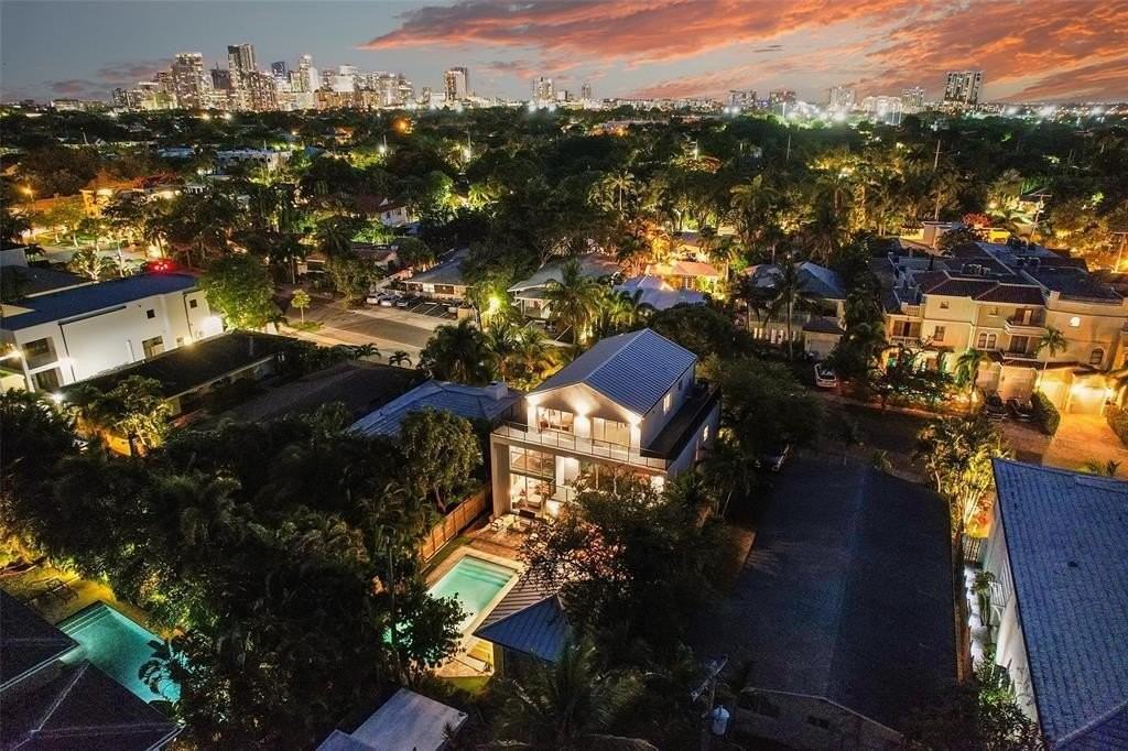 640 Ne 17th Way - Photo 3 of 25