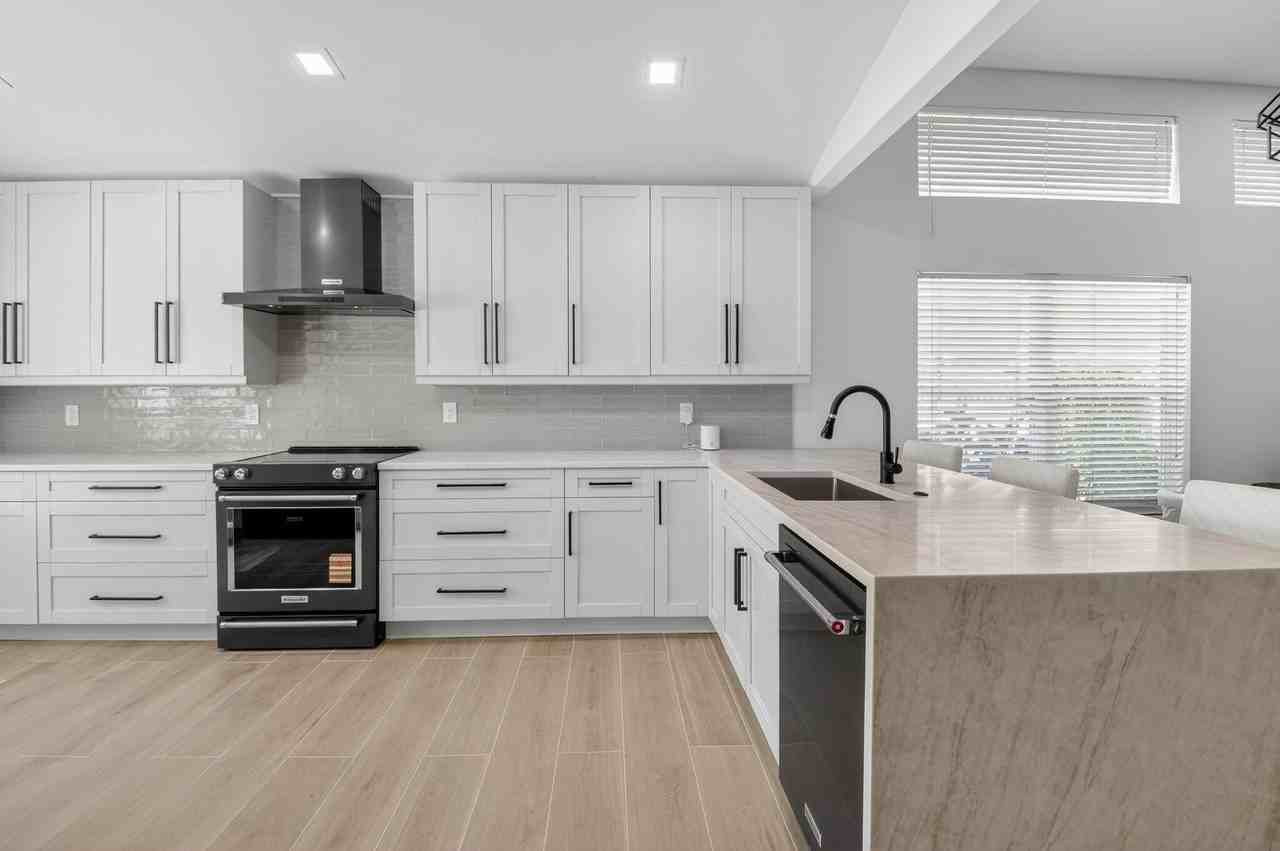 1095 Anchor Pt - Photo 7 of 40