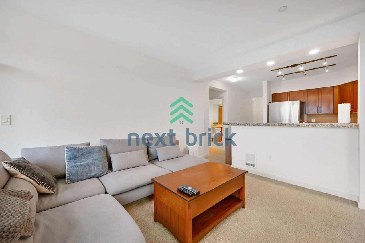 211 Kirkland Ave #303 - Photo 5 of 23