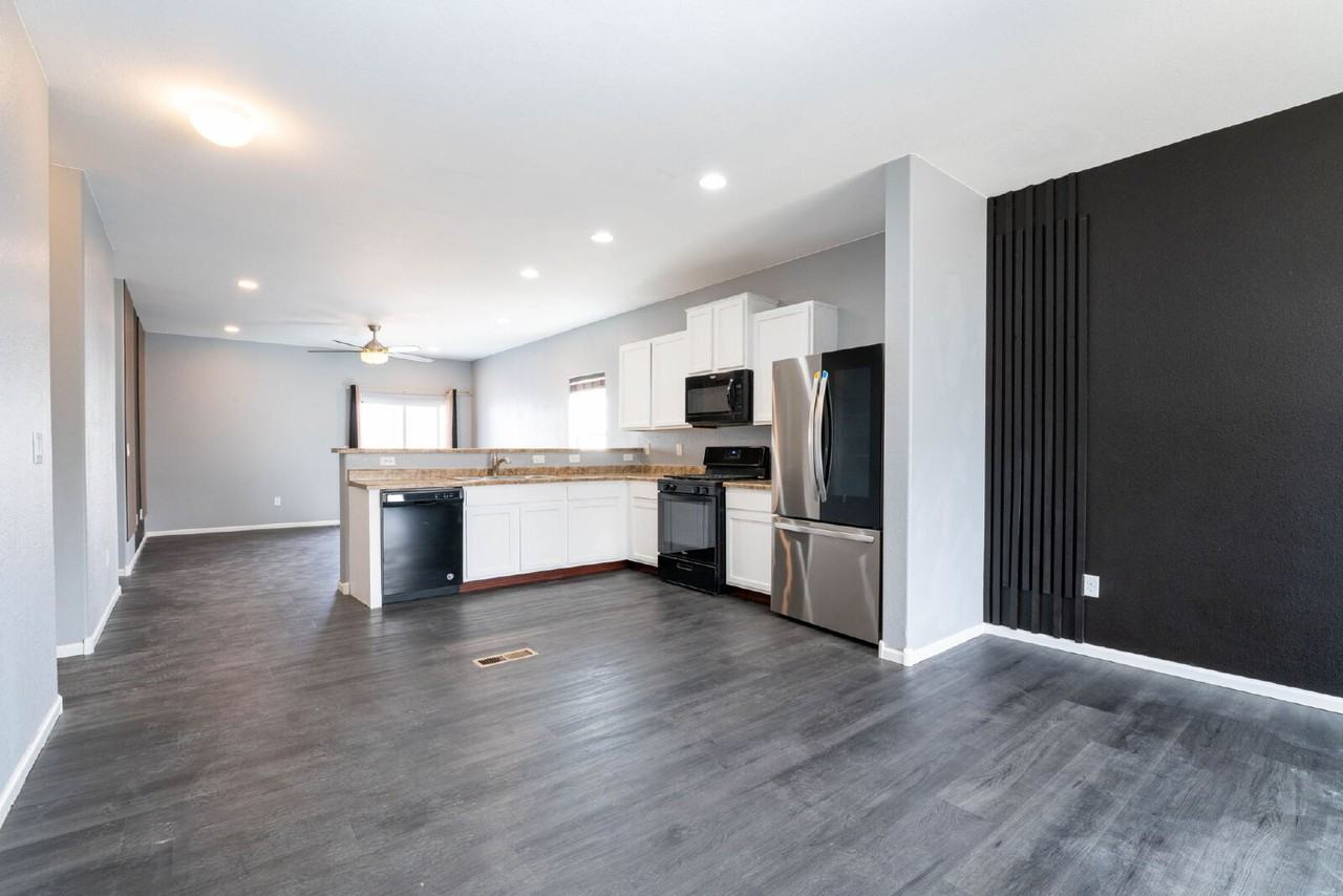 575 Solano Dr - Photo 3 of 18