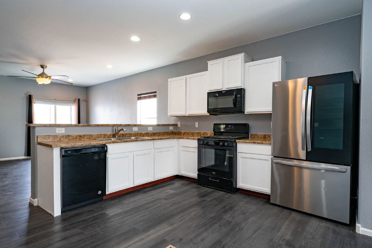 575 Solano Dr - Photo 5 of 18