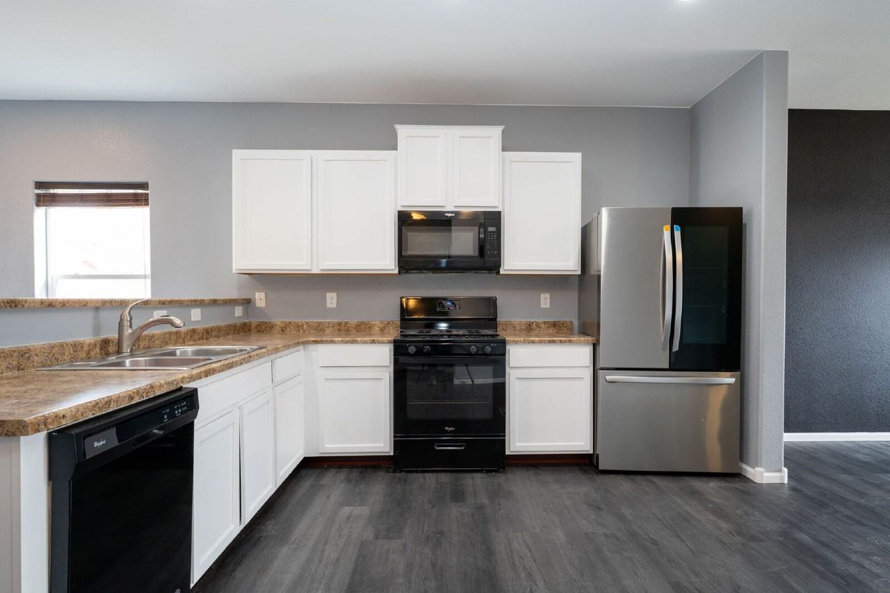 575 Solano Dr - Photo 6 of 18