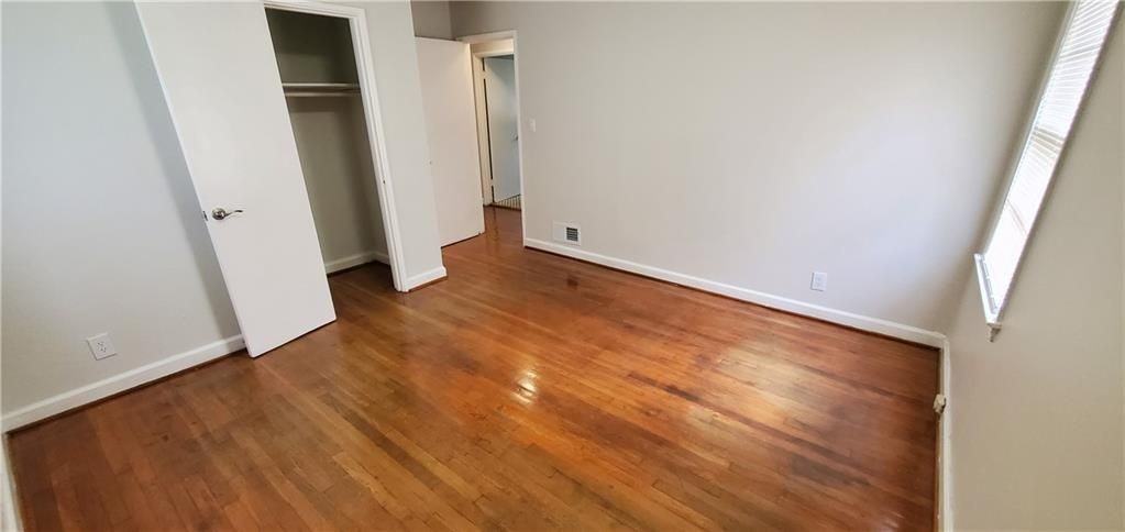 2704 Gresham Rd Se - Photo 2 of 9