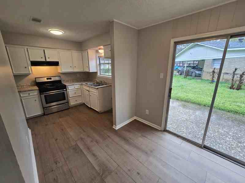 9220 Ricky Ln - Photo 4 of 15