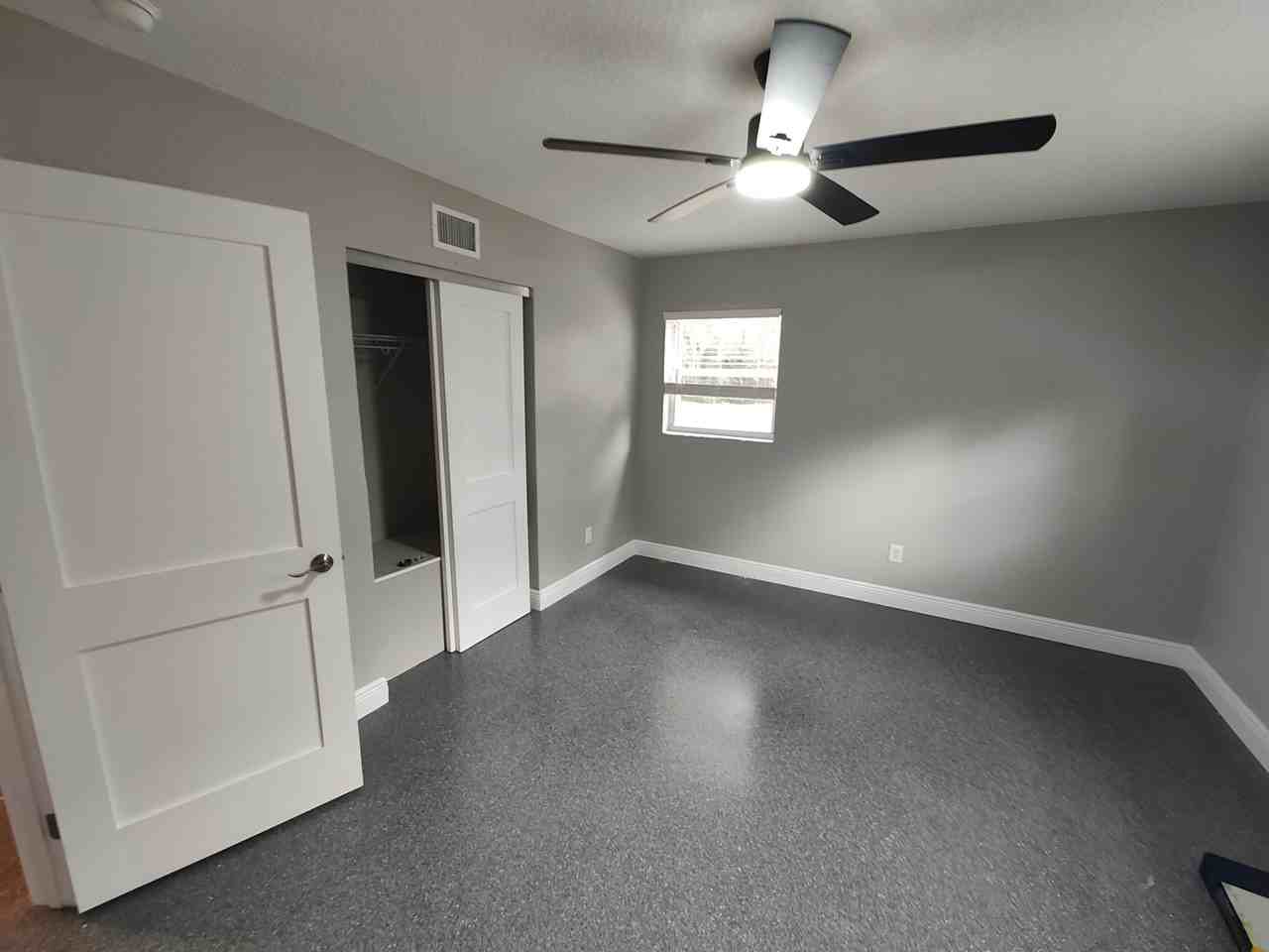 1328 Ne 5th Ave - Photo 5 of 14