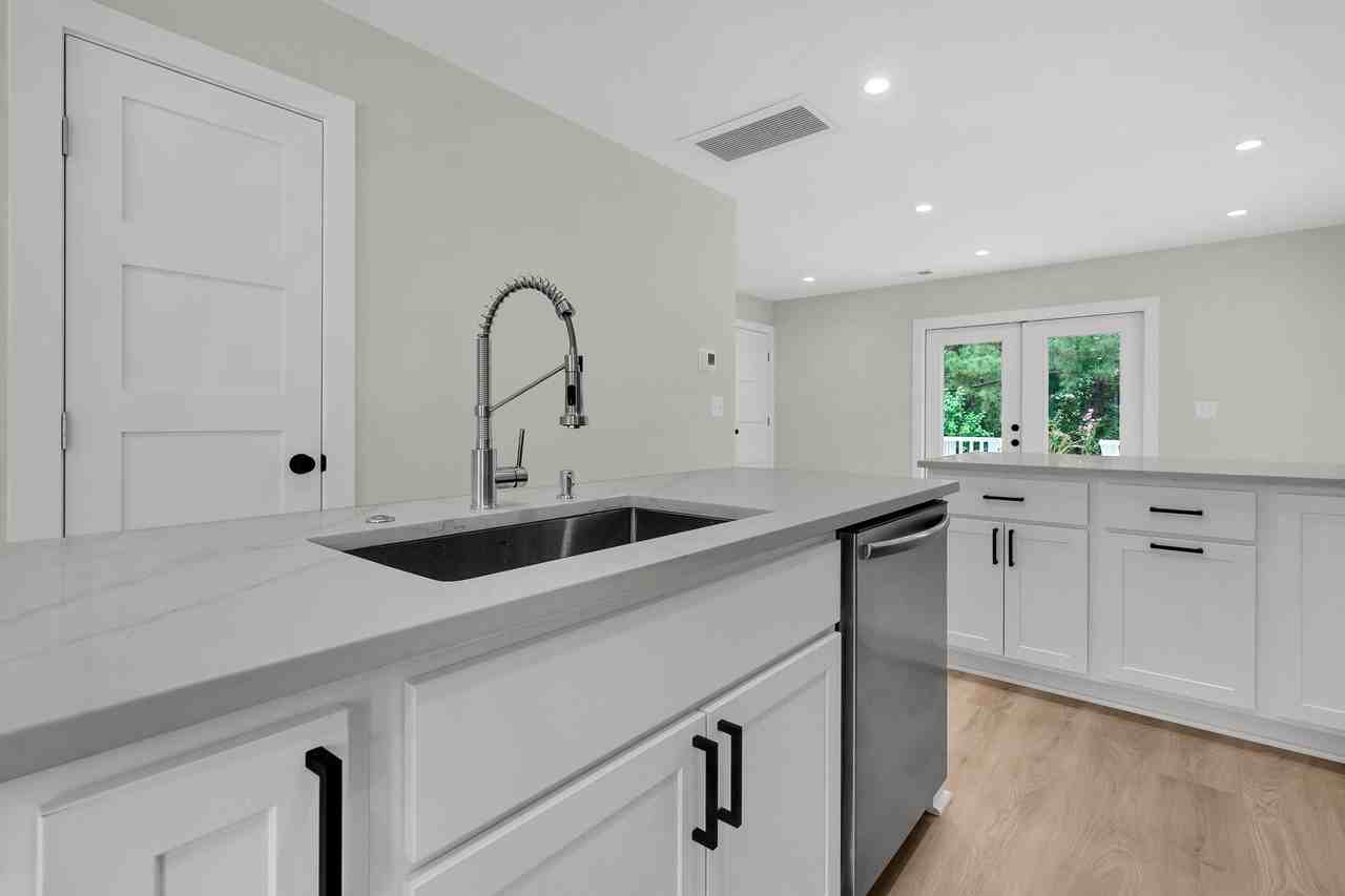 1752 Skinner Ave - Photo 5 of 39