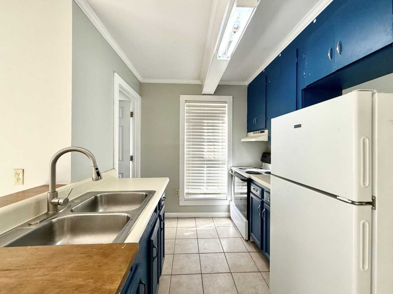 1618 Pinecrest Rd - Photo 2 of 10