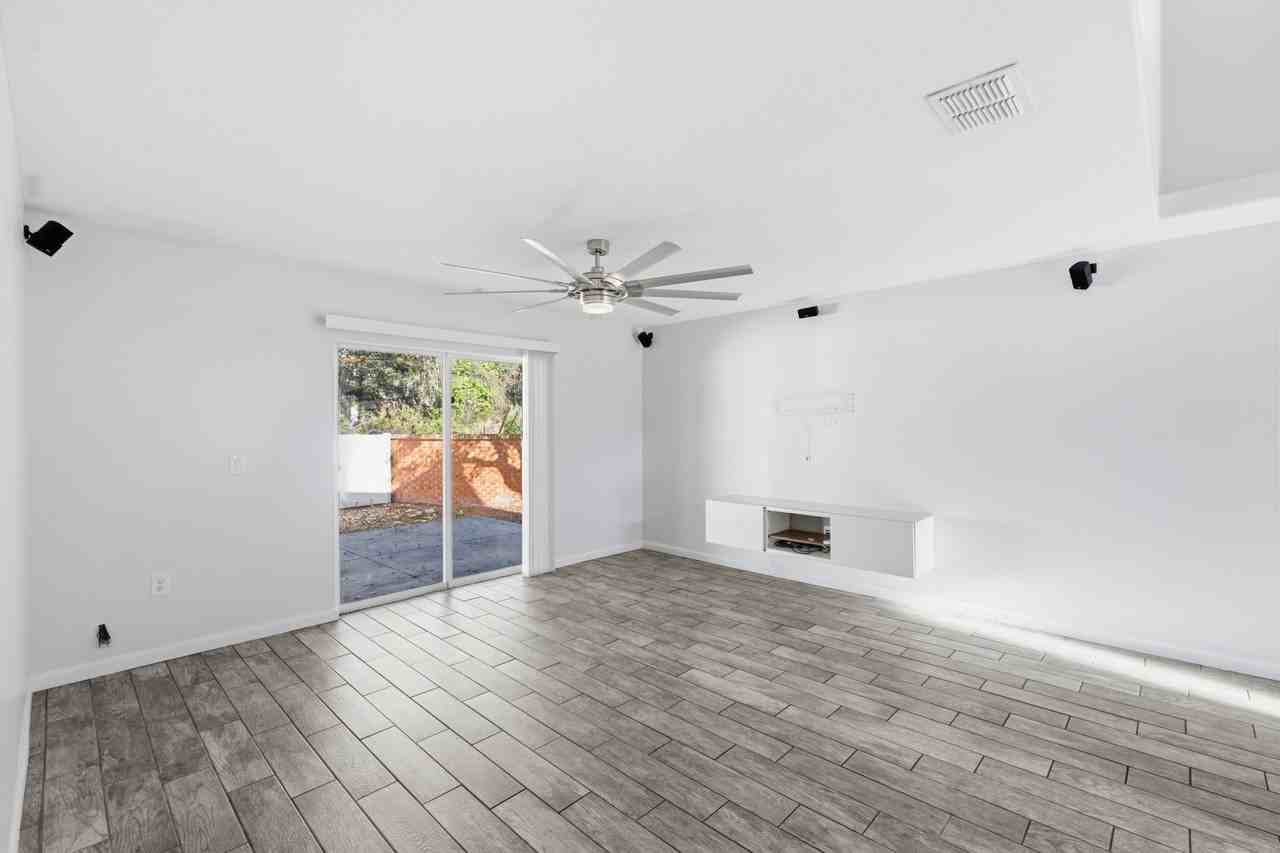 11479 Brown Quail Ct - Photo 3 of 20