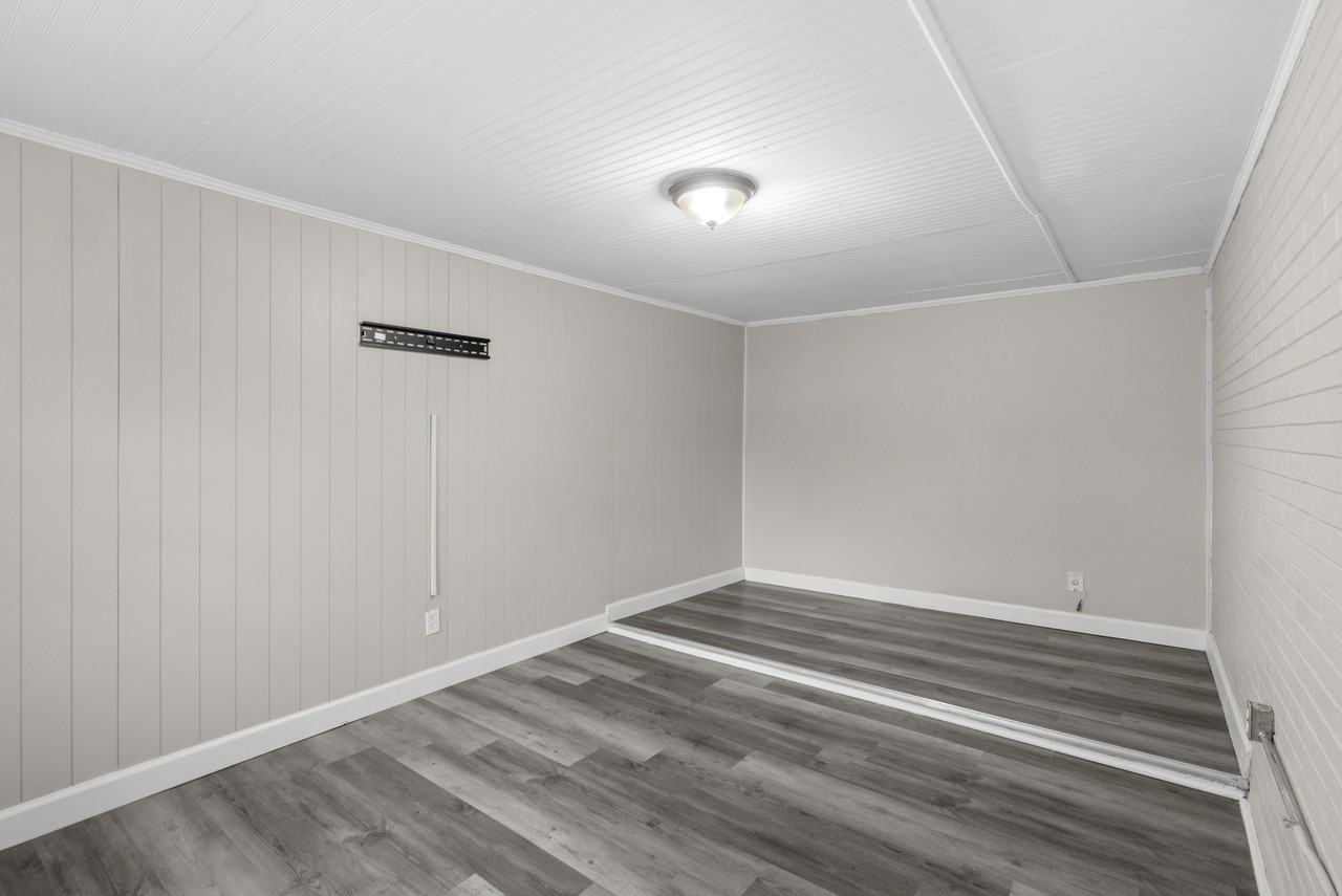 540 Thurston Ave - Photo 7 of 23