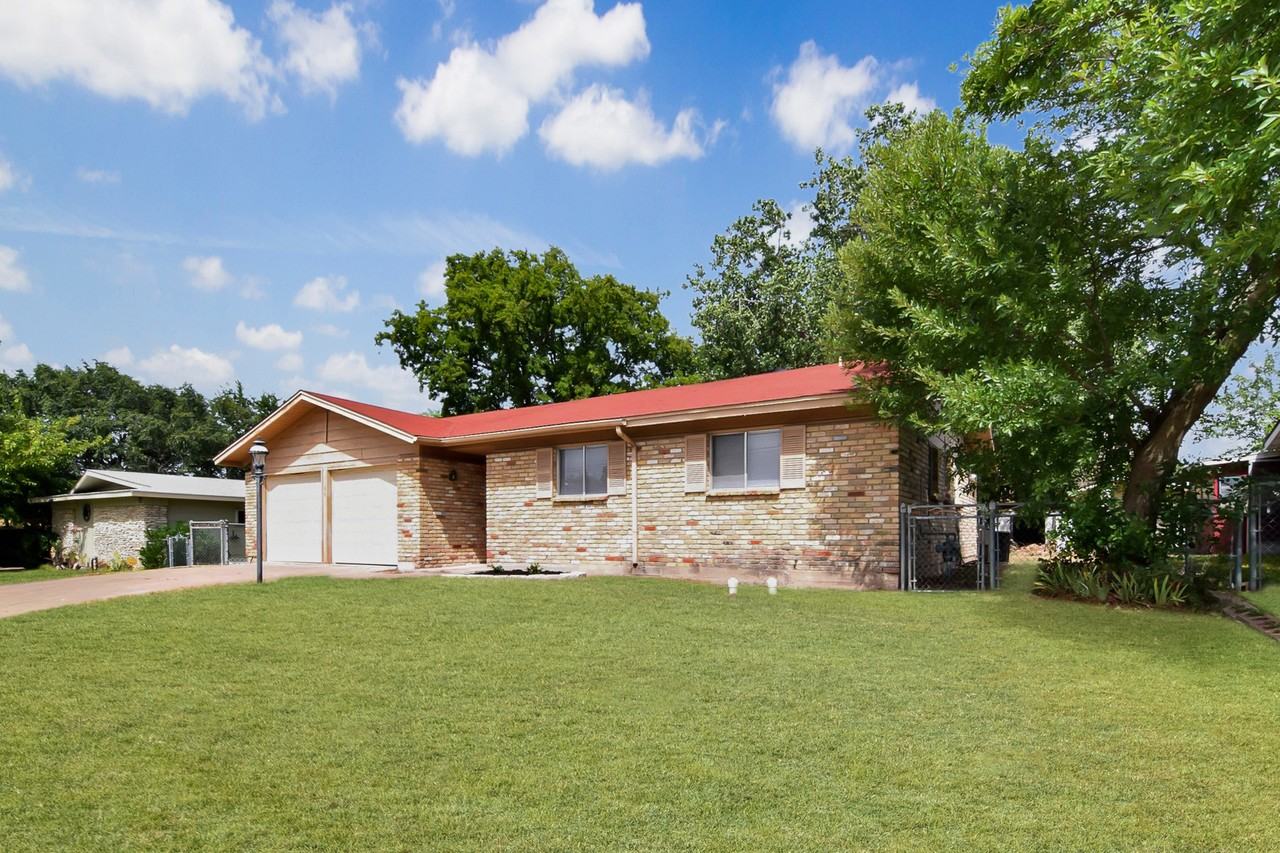 1108 Ridgeway Dr - Photo 3 of 16