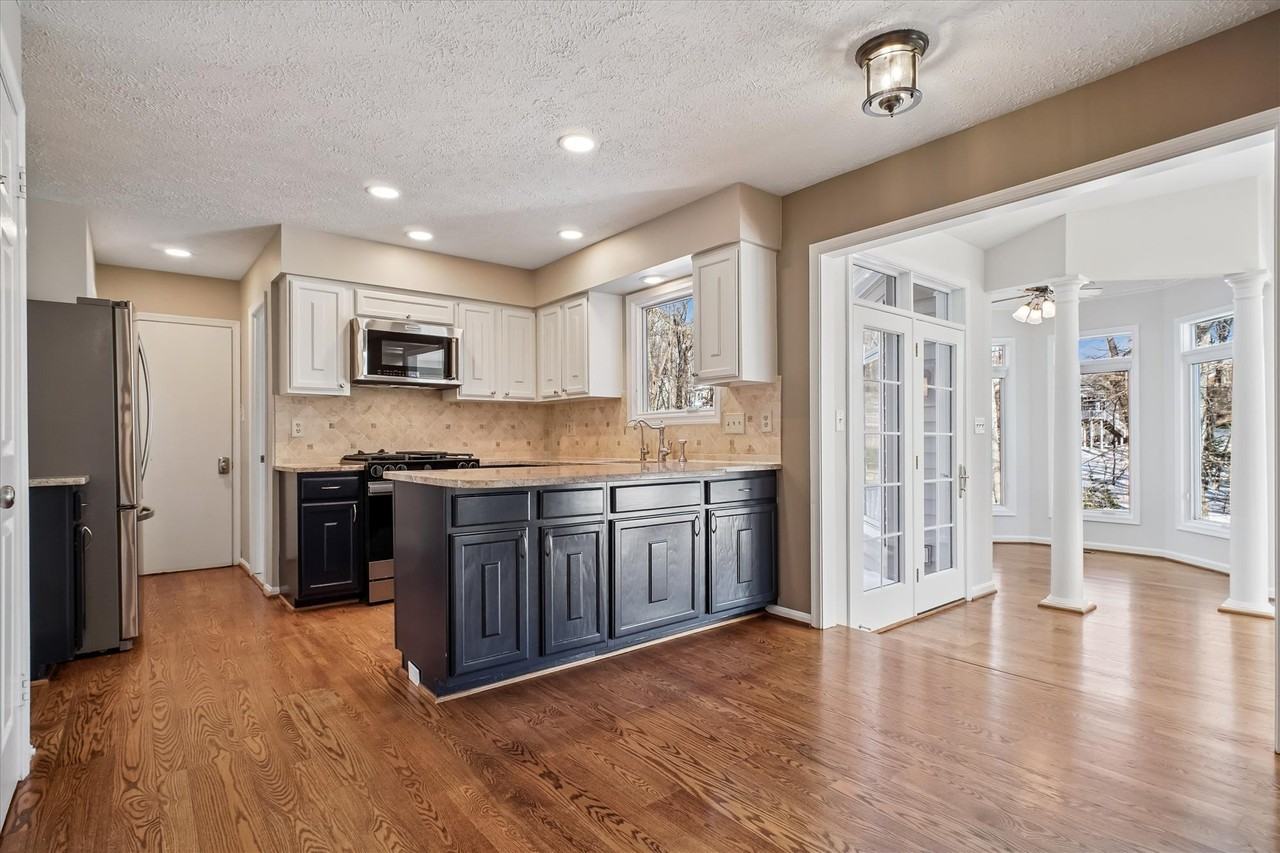 4623 University Dr - Photo 7 of 50