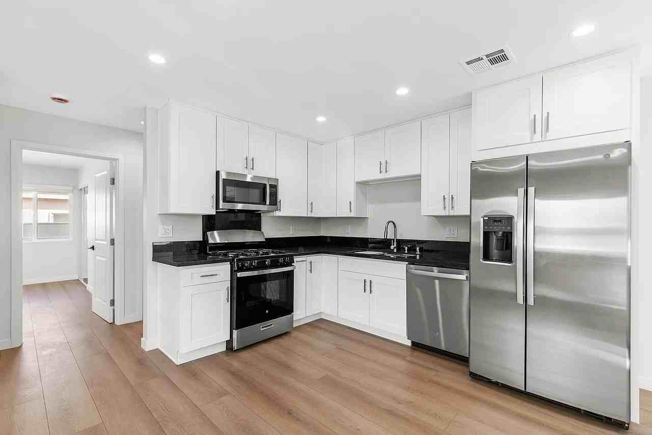 1902 N Hollywood Way - Photo 2 of 12