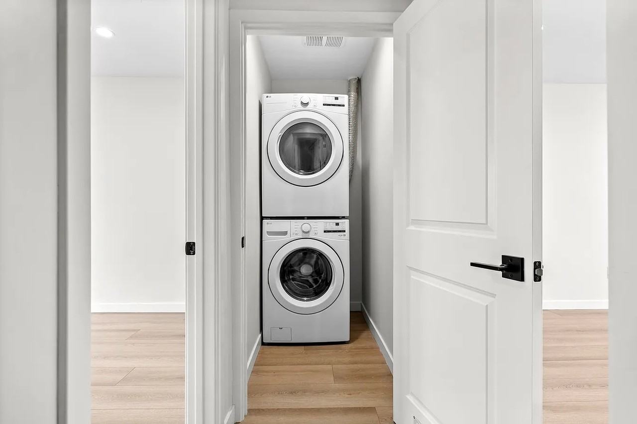 1902 N Hollywood Way - Photo 5 of 12