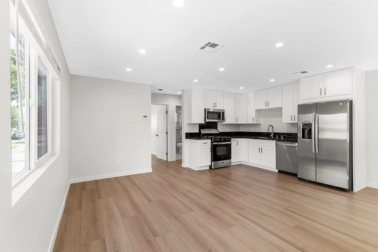 1902 N Hollywood Way - Photo 6 of 12