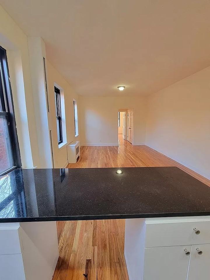 13224 Maple Ave #305 - Photo 7 of 9