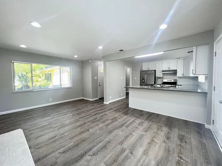 863 Partridge Ave - Photo 4 of 7