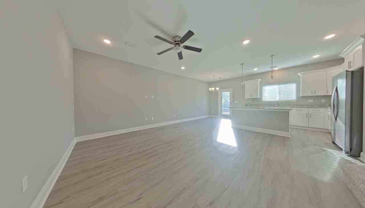 824 Kenneth Dr - Photo 3 of 17