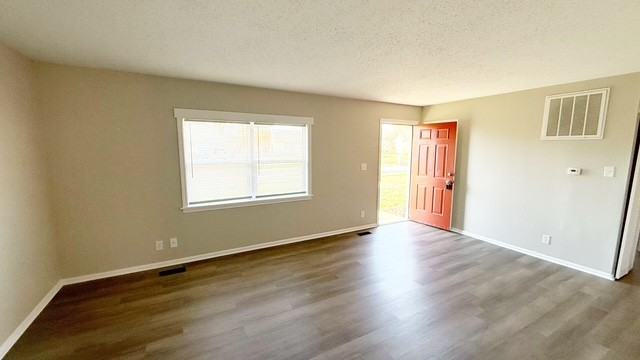 9148 Rochelle Dr - Photo 3 of 13