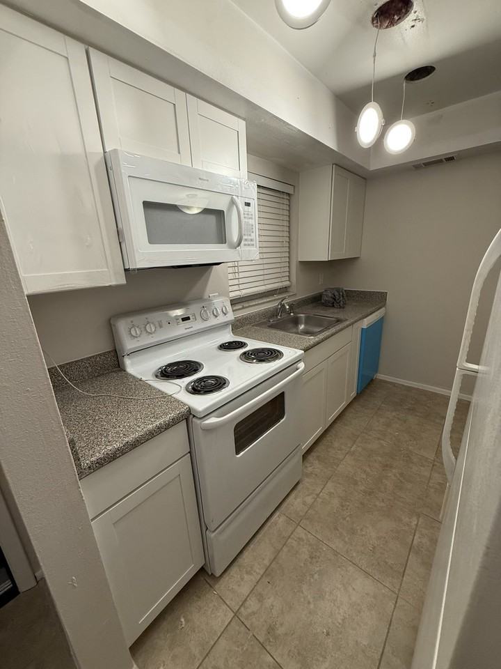 5106 Letitia Ct - Photo 3 of 15