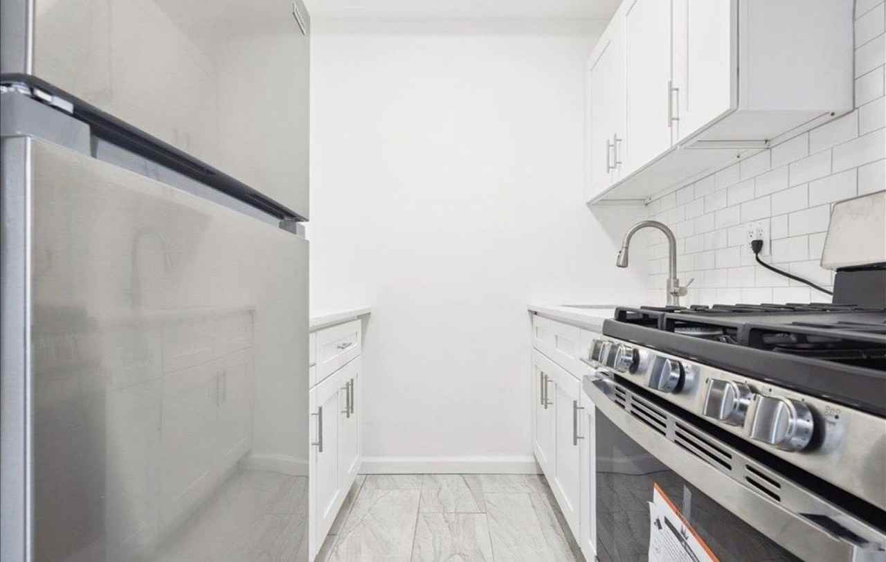 11045 Queens Blvd #6323 - Photo 2 of 9