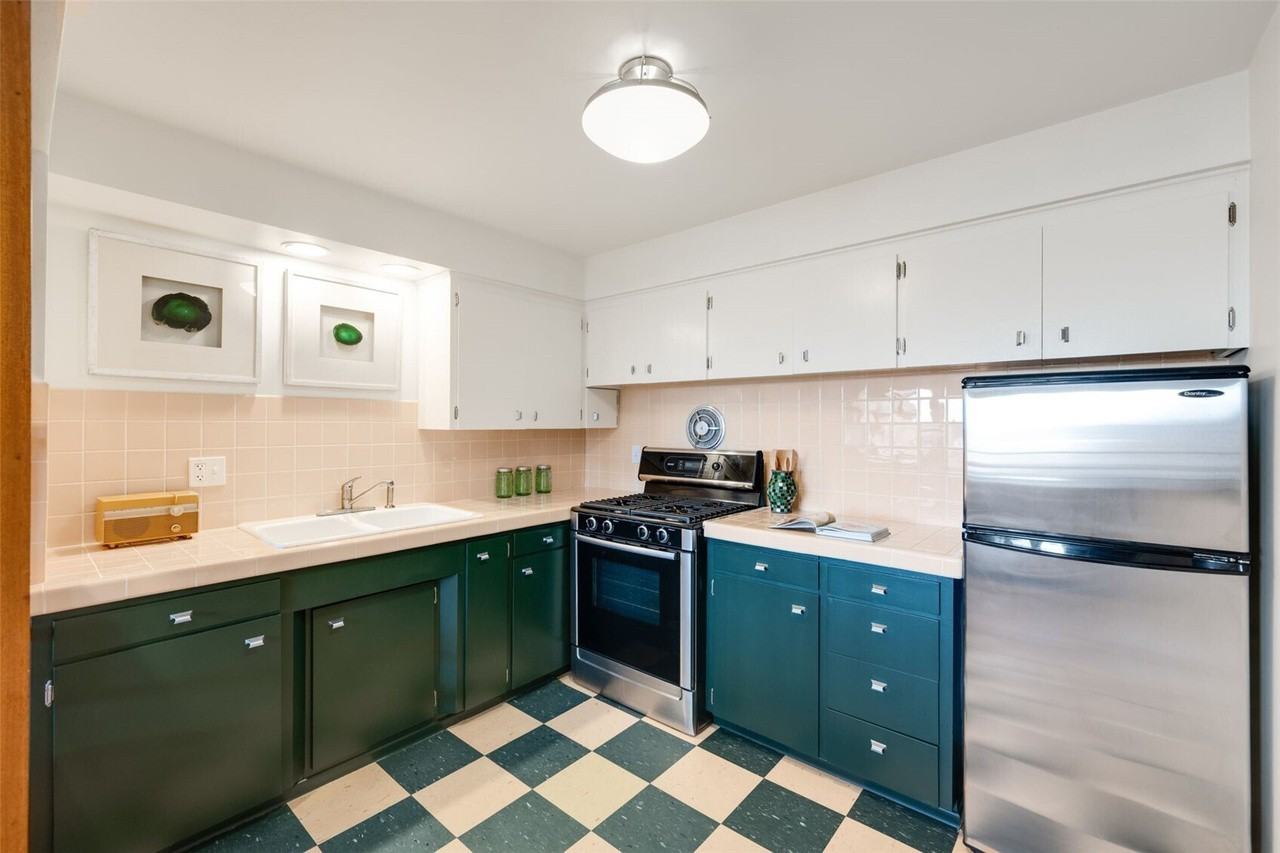 330 W Roy St - Photo 5 of 13