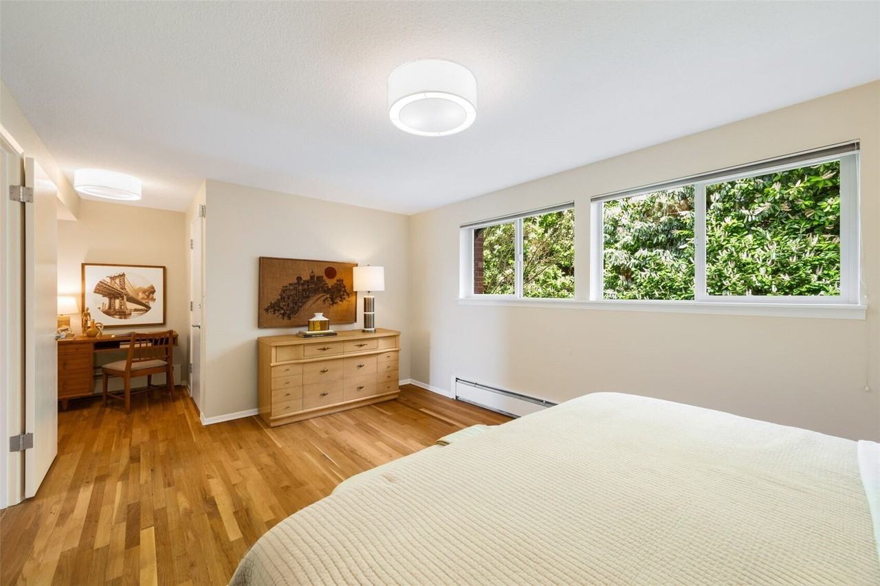 330 W Roy St - Photo 6 of 13