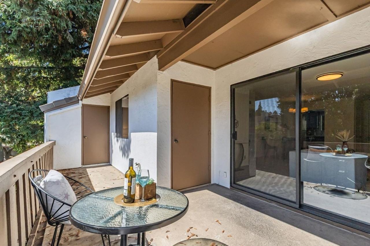 2201 Monroe St - Photo 4 of 14