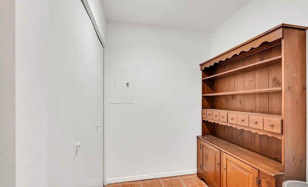 424 N Palm Dr #105 - Photo 2 of 12