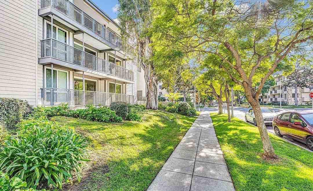 424 N Palm Dr #105 - Photo 4 of 12